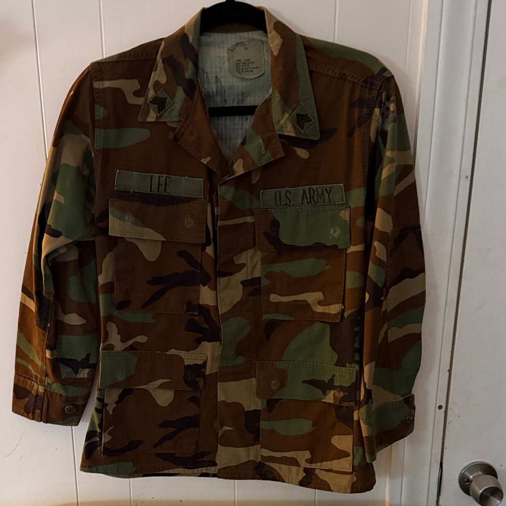 Real U.S. Army Camouflage Jacket with Green and Brown Tones